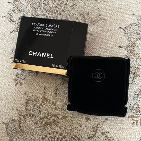 Chanel Highlighter Poudre Lumiere - Picture 4 of 6